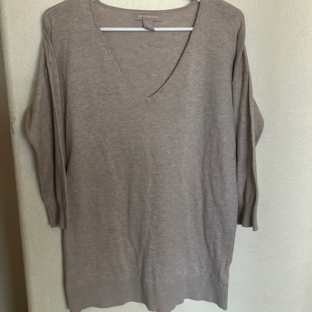 Banana Republic Tan V-Neck‎ Sweater Relaxed Fit